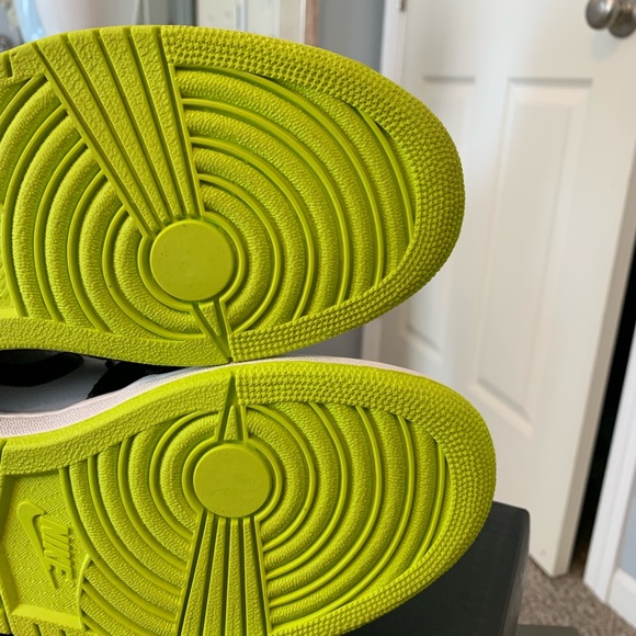 Air Jordan 1 Low - Picture 11 of 12